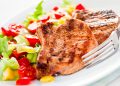 chuleta de cerdo con ensalada receta paleo