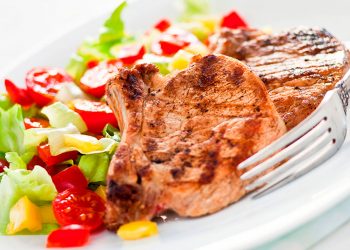chuleta de cerdo con ensalada receta paleo